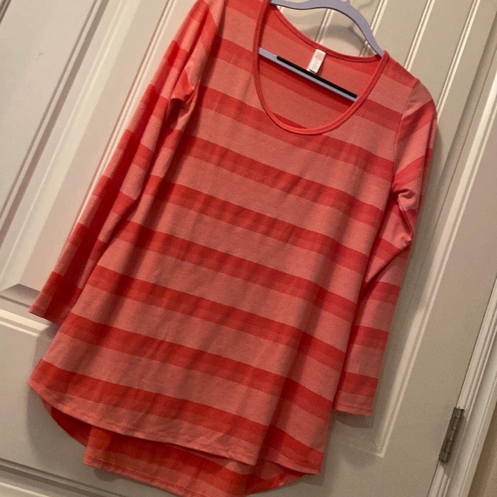 LulaRoe Lynnae NWT Size S - shades of pink